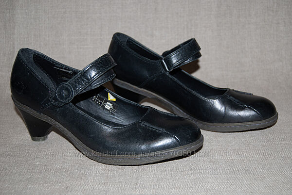 Шкіряні туфлі брендової марки Dr. Martens