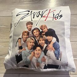 Продам подушку Stray kids