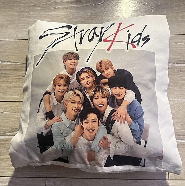Продам подушку Stray kids