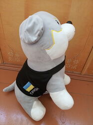 Великий пес Патрон з кишенею на животі