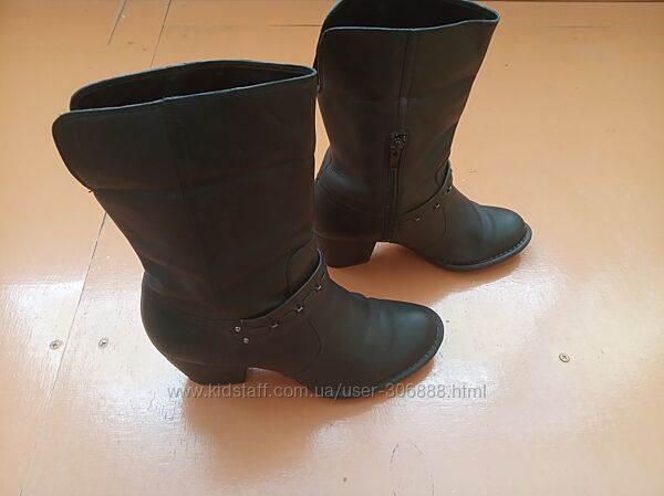 Шкіряні напівчоботи Clarks 38 розмір