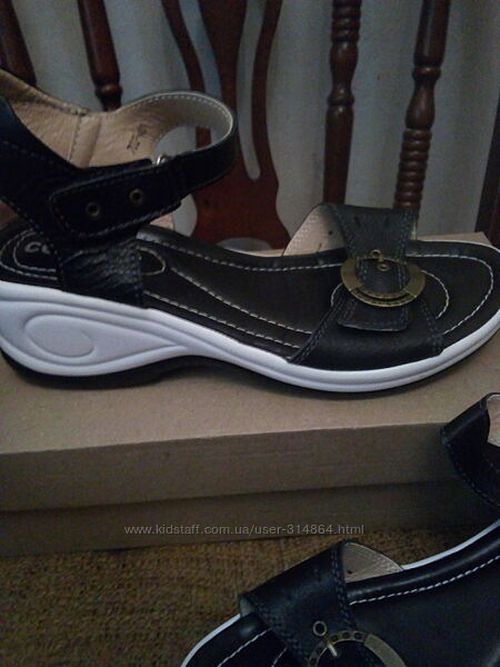 Босоножки на липучках 39р