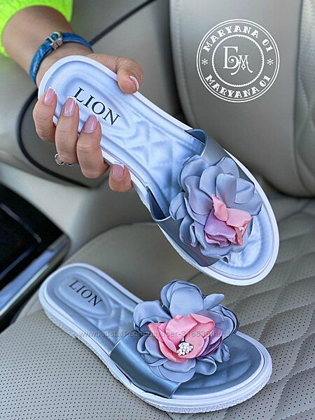 Ніжні жіночі шльопанці silver