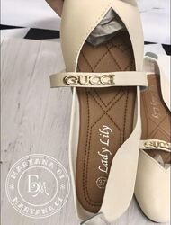 Елегантні балетки з ремінцем / бежеві