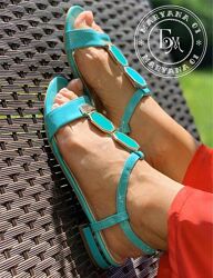 Яскраві бірюзові босоніжки