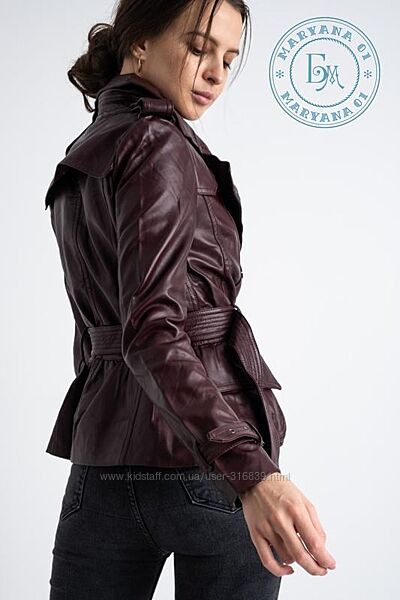 Трендова куртка з поясом / бордо