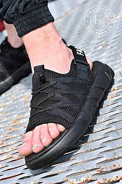 Зручні спортивні сандалі / чорні