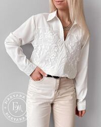 Елегантна жіноча блуза з декорованими вставками