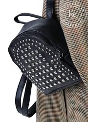 Маленький рюкзак з заклепками / чорний