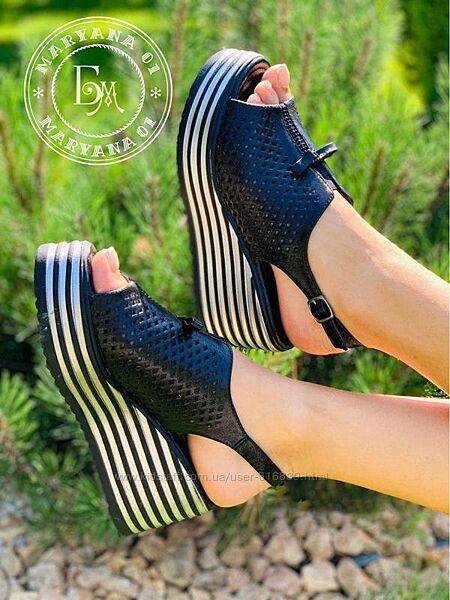 Елегантні босоніжки на платформі