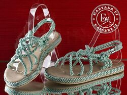 Трендові плетені босоніжки