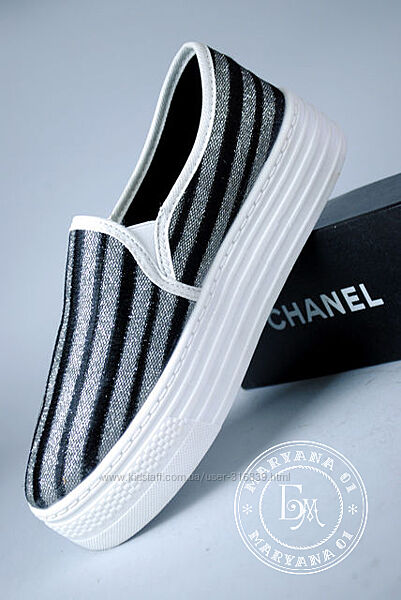 Стильні сліпони на товстій підошві