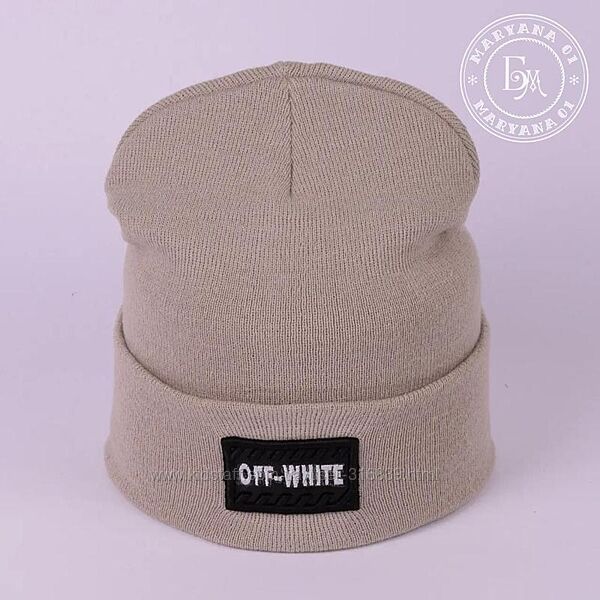 Яскрава шапка біні off-white / бежева