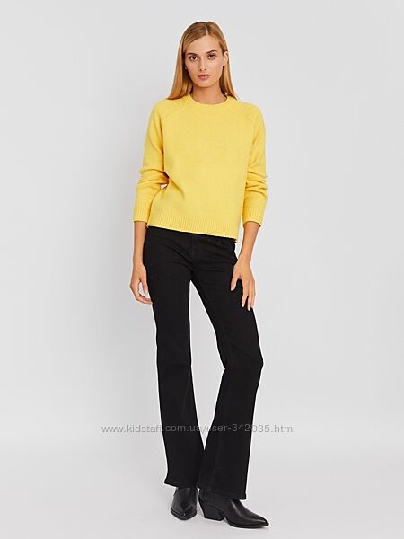 Яскравий ніжний светрик, легкий оверсайз