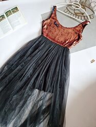 Гарна яскрава , святкова сукня з фатином та паєтками р л 