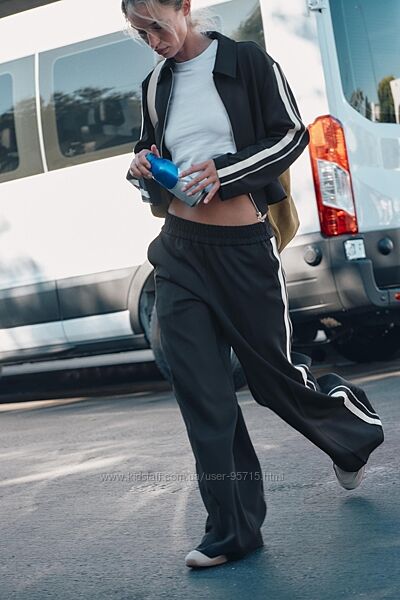 Комплект костюм Zara, куртка та штани з контрастними смугами - S