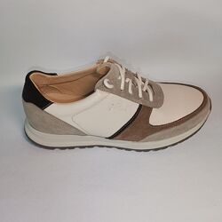 Кросівки чоловічі бежевого кольору