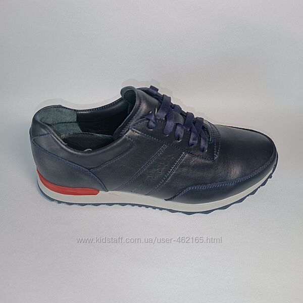 Шкіряні кросівки на шнурівці та легкій підошві