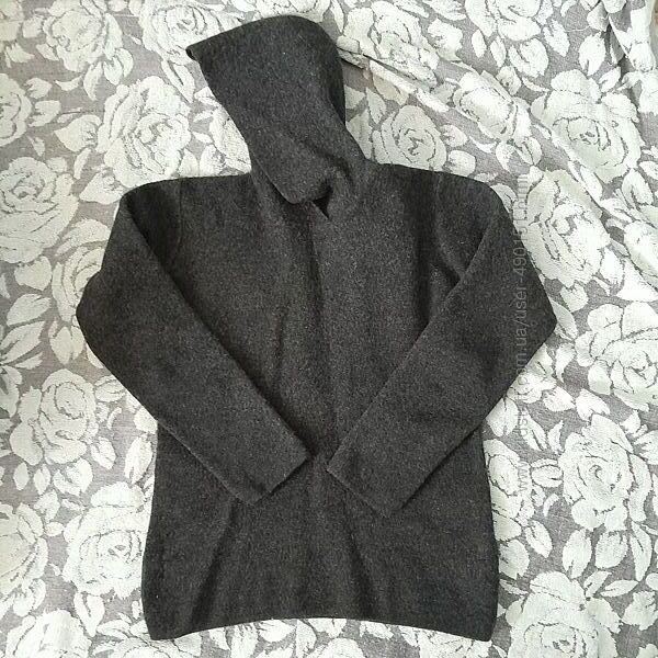 Тёплый мягкий свитер из мероносовой шерсти на мальчика 7-8 лет