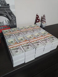 Миллион долларов. 100 пачек долларов США.