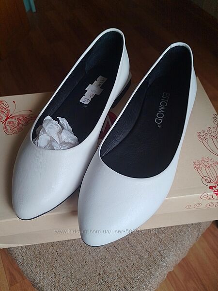 Кожаные новые туфли лодочки белые 36р