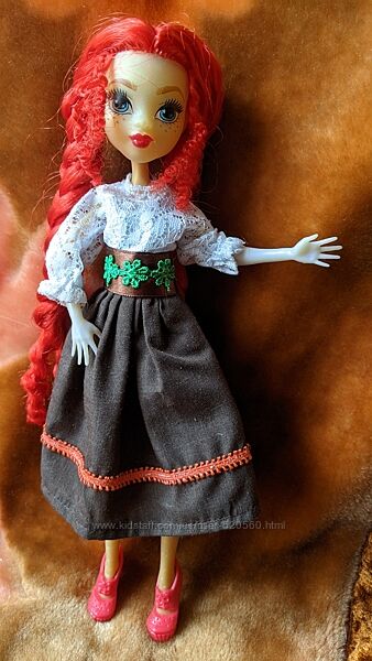 Лялька монстер Дана. Червоний капелюх