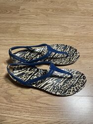 Сандалі crocs isabella t-strap р. w6-23см. оригінал
