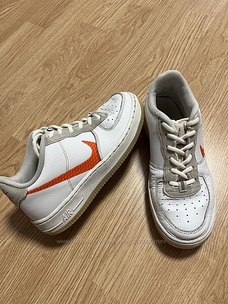 Шкіряні кросівки від Nike