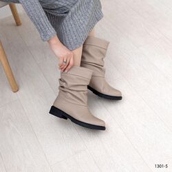 Шкіряні зимові бежеві напівчобітки на невеликому підборі