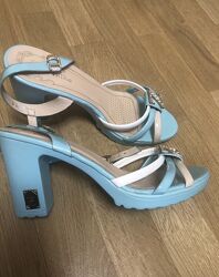 Босоніжки бірюзові 