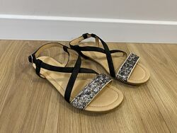 Босоніжки Next 34-35 р 22,5 см