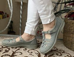 Фірмові босоніжки Hotter на ст.25,5см.