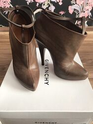 Новые кож ботинки Givenchy. р.36-36,5. Франция
