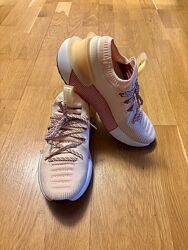 Жіночі кросівки для бігу Under Armour, нові, розмір 40