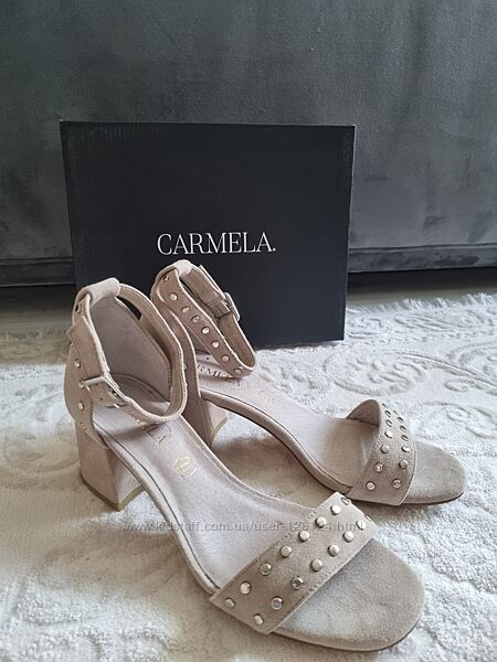 Замшеві босоніжки з клепками, 38