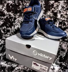 Нові кросівки.