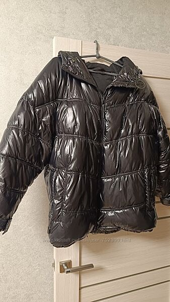 Продам зимнюю женскую молодежную черную куртку 44-46р.