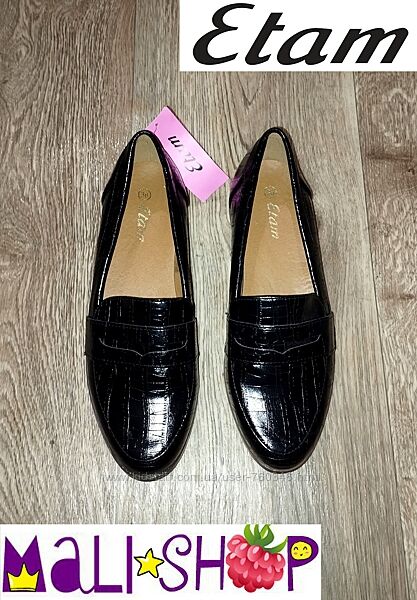 Нові стильні лофери з імітацією крокодилової шкіри від французького бренду 