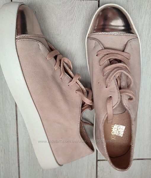 Бежеві жіночі нубукові кросівки 39 розмір, 25 см устілка. Індія 