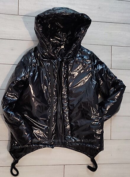 Зимова чорна непромокальна блискуча куртка - 42 розмір 