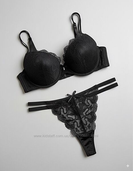 Шикарний мереживний комплект нижньої білизни