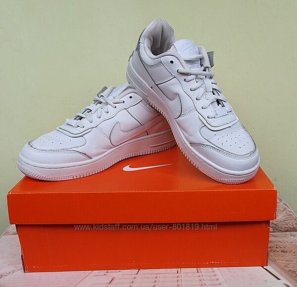 Кросівки жіночі Nike AIR р.38 устілка 24,5 см