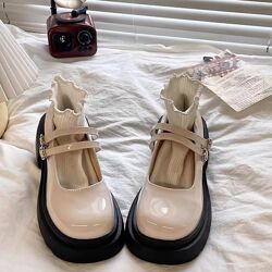 Бежеві туфлі Мері Джейн лак із застібками сердечками