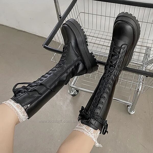 Високі берці чоботи на шнуровці