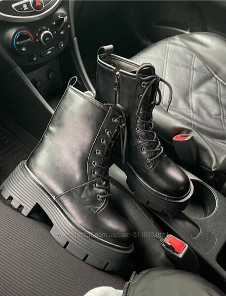 Чорні трендові черевики берці на хутрі