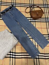 Чудові джинси від Zara у синьому кольорі за вигідну ціну. Виглядає стильно 