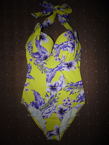 Суцільний купальник Resort розмір 42-44 чашка 32D