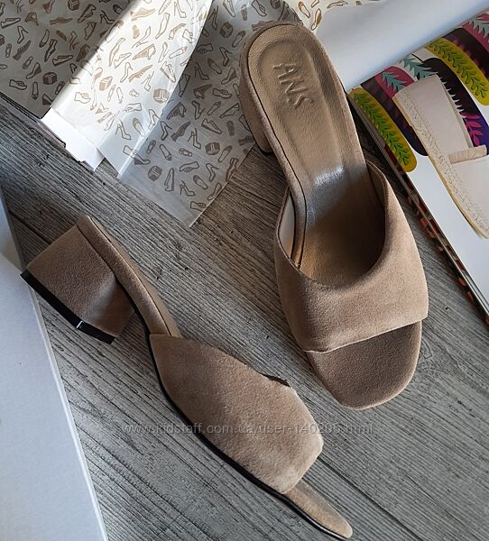 Новинка Мюли шлёпанцы замшевые бежевые каблук