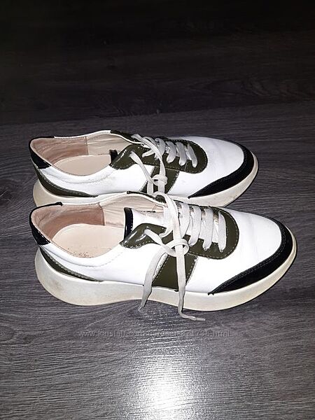 Шкіряні кросівки