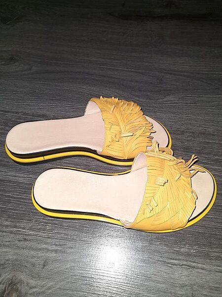 Шльопанці 36 р